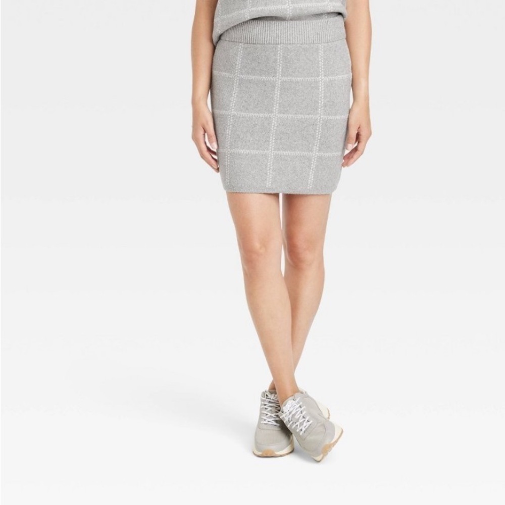 A new day gray & white sweater skirt new